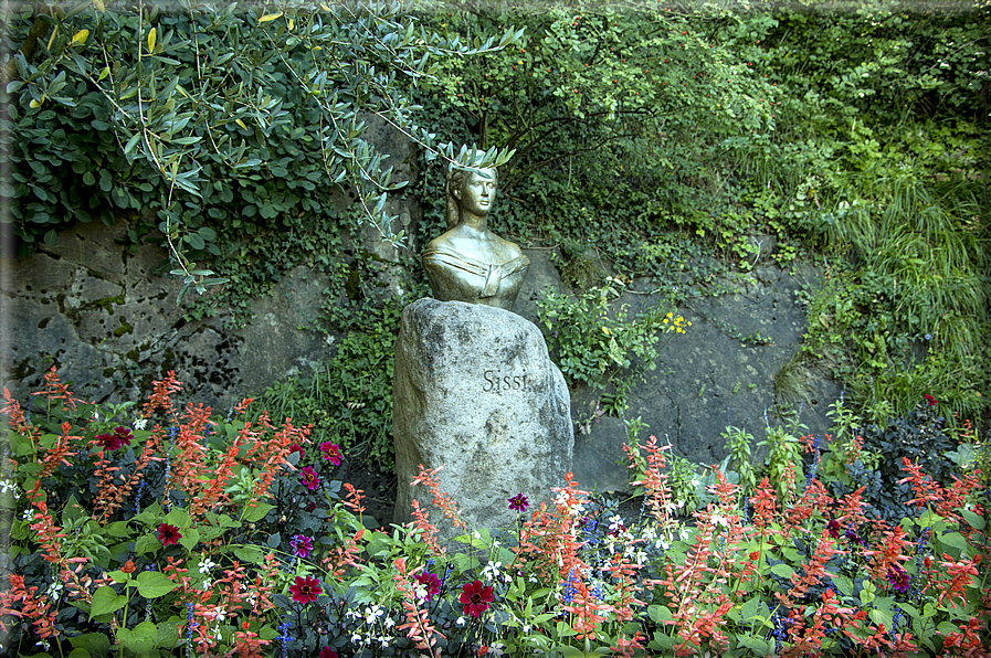 foto Giardini Trauttmansdorff - Giardino degli Innamorati e binocolo di Matteo Thun